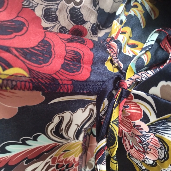 NY &Co Floral Wrap Blouse Navy Size Large - Picture 3 of 5